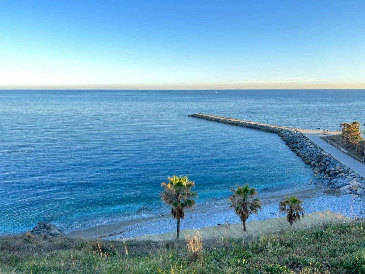 Modern Three-Level Apartment Near The Sea Benalmádena Exteriör bild